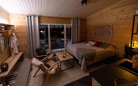 Log House With Sauna&Jacuzzi!